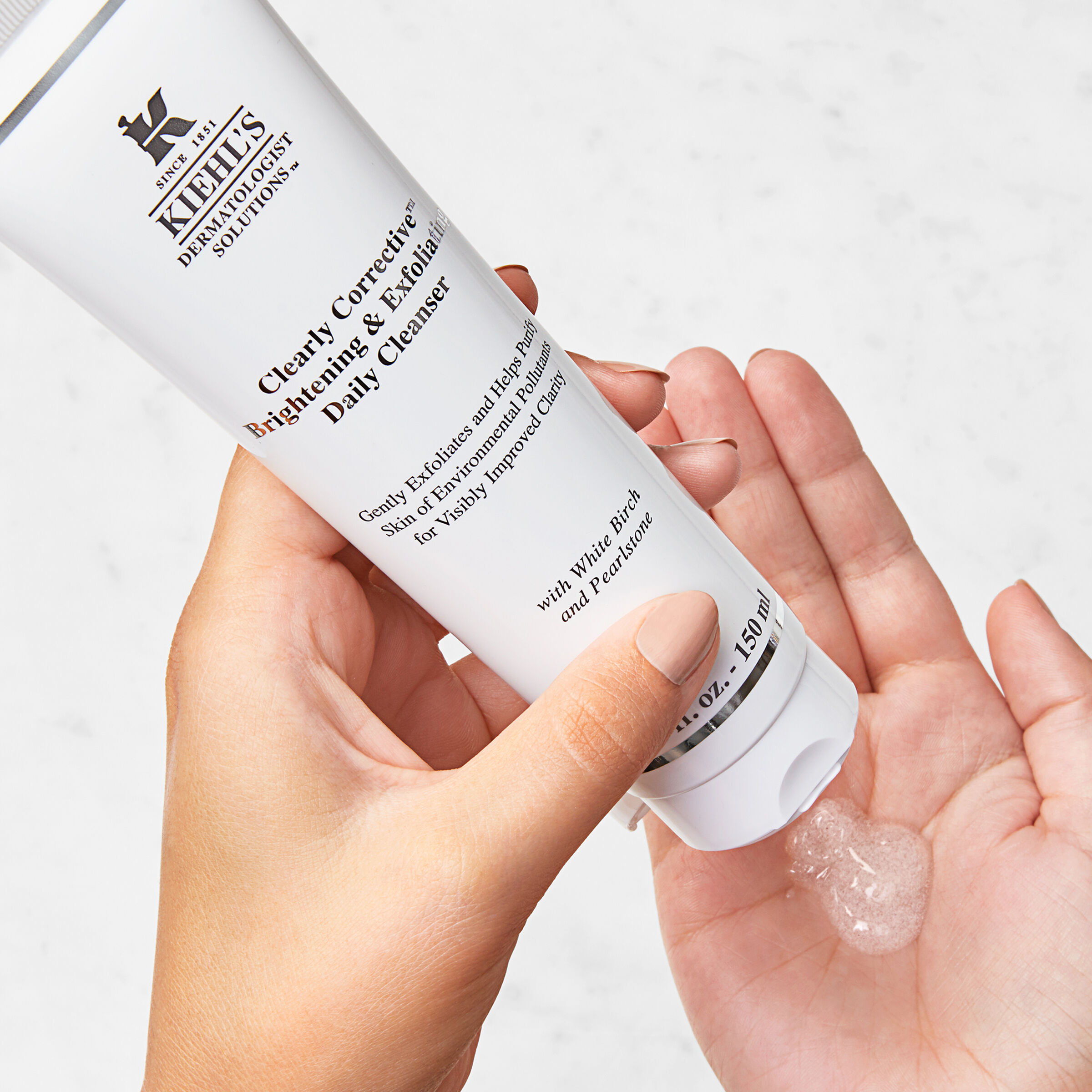 Sữa Rửa Mặt Kiehl's Clearly Corrective™ Brightening & Exfoliating Cleanser