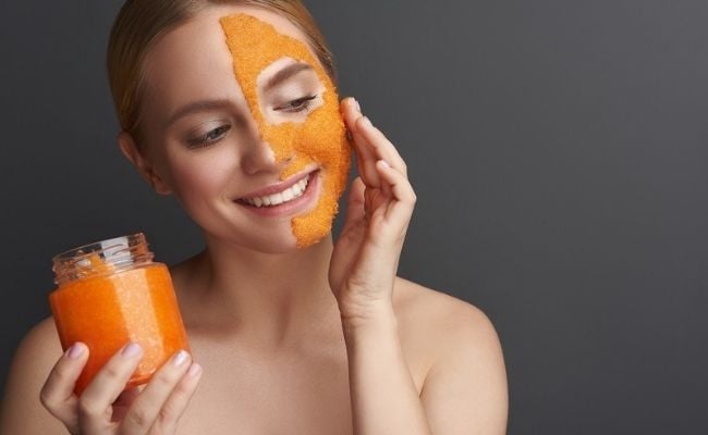 Đắp mặt nạ cà rốt