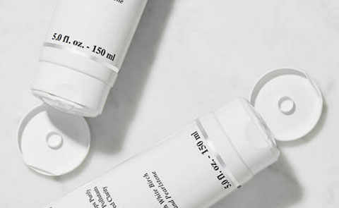 Sữa rửa mặt làm sạch sâu và sáng da Clearly Corrective™ Brightening & Exfoliating Cleanser