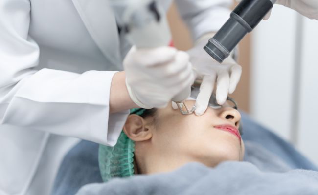 Điều trị các loại mụn trên mặt bằng liệu pháp công nghệ cao