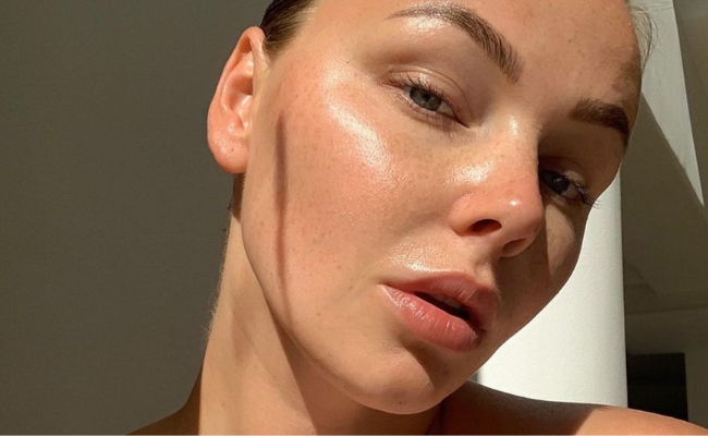 Glycolic Acid hỗ trợ điều trị da tổn thương do tia cực tím Glycolic Acid cũng đã được chứng minh trên lâm sàng về khả năng hỗ trợ điều trị da tổn thương do tia cực tím