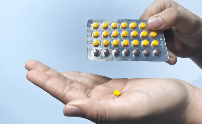 Lạm dụng thuốc tránh thai - nguyên nhân gây mụn li ti trên mặt