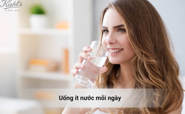 Uống ít nước mỗi ngày