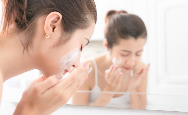 Mụn Đầu Đen Ở Mũi: Nguyên Nhân, Dấu Hiệu, Điều Trị