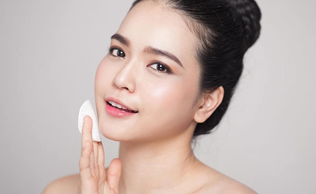cách lựa chọn toner cho da dầu mụn