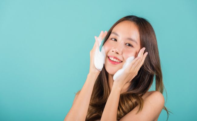 tiêu chí lựa chọn sữa rửa mặt cho tuổi dậy thì