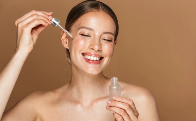 Lợi ích của serum đối với da dầu mụn Công dụng của serum cho da dầu mụn