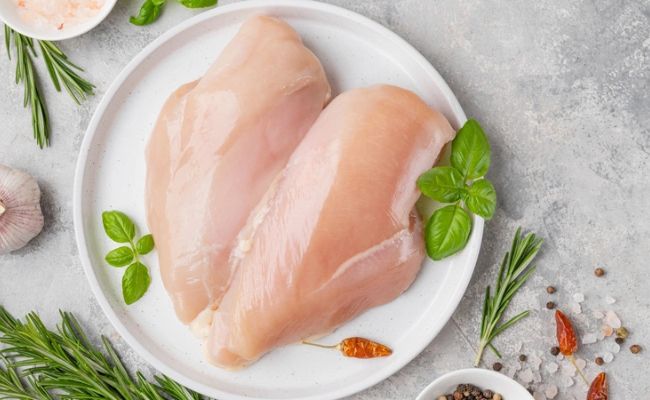 Sau khi nặn mụn không nên ăn gì? - Thịt gà