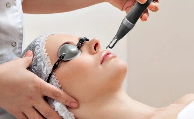 Trị mụn bằng liệu pháp công nghệ cao