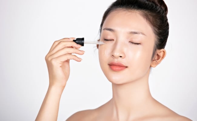 Dùng Retinol và vitamin C đúng thời điểm