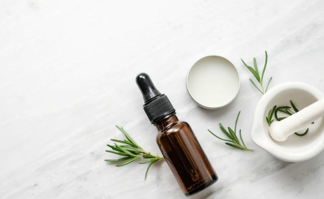 Serum Retinol đạt chuẩn được đựng trong chai/lọ có màu sẫm Serum Retinol đạt chuẩn được đựng trong chai/lọ có màu sẫm