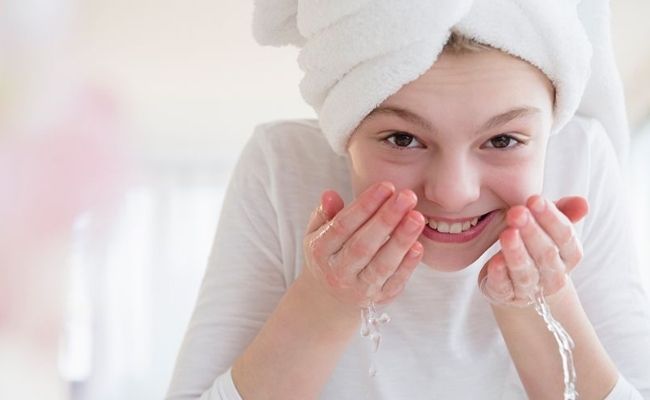 Chăm sóc da đúng cách giúp ngăn ngừa mụn tuổi dậy thì
