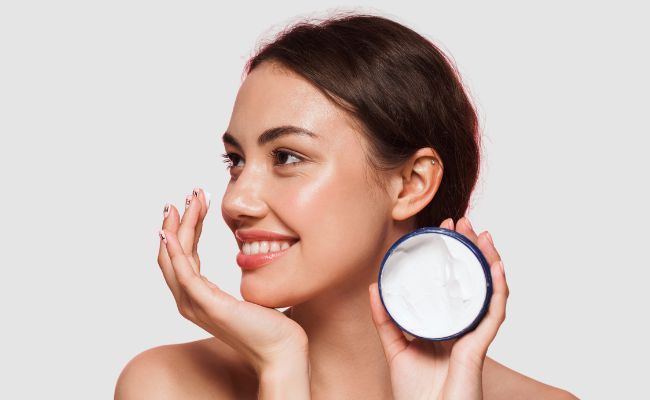 cách sử dụng kem dưỡng ẩm cho da dầu mụn