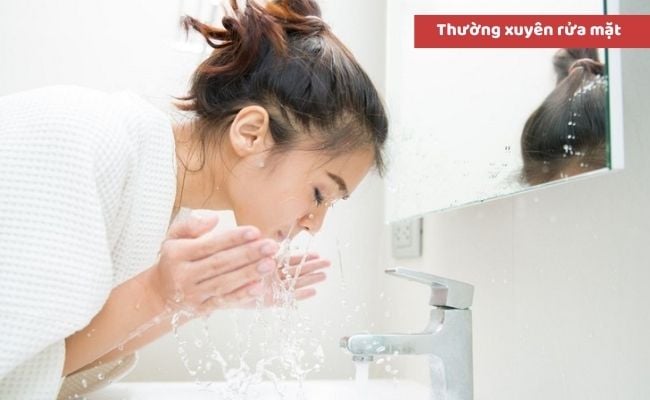Cách khắc phục tình trạng đeo khẩu trang bị lên mụn