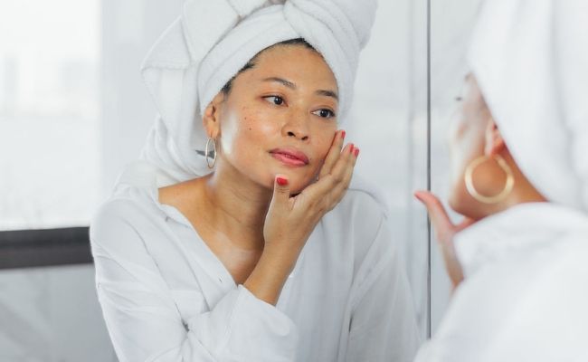 AHA Và BHA Là Gì? Phân Biệt, Tác Dụng & Cách Dùng | Kiehl’s