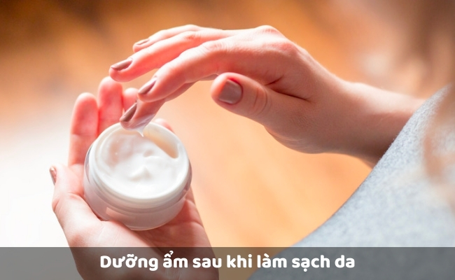 Dưỡng ẩm sau khi làm sạch da