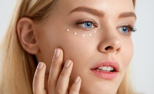 tại sao nên sử dụng kem dưỡng mắt chuyên biệt