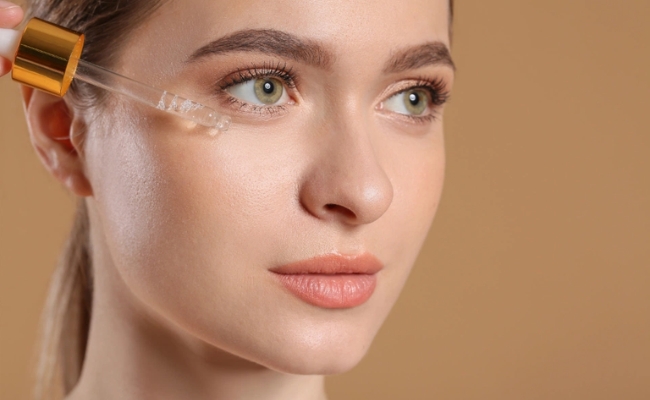 Luân phiên sử dụng Retinol và vitamin C vào buổi tối