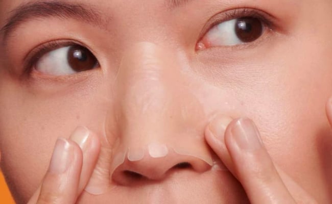 Cách lột mụn đầu đen tại nhà bằng miếng dán, mặt nạ lột