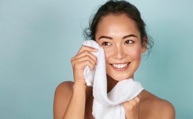 Sử dụng riêng một loại khăn mềm để lau mặt ở bước cuối cùng Sử dụng riêng một loại khăn mềm để lau mặt ở bước cuối cùng