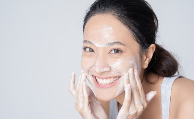 tiêu chí lựa chọn sữa rửa mặt phù hợp