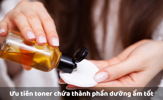 Ưu tiên toner chứa thành phần dưỡng ẩm, cấp ẩm tốt

