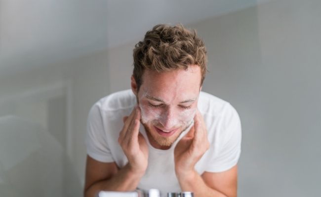 vì sao nên sử dụng sữa rửa mặt cho nam