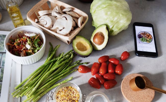 Nặn mụn nên kiêng các thực phẩm giàu nitrat