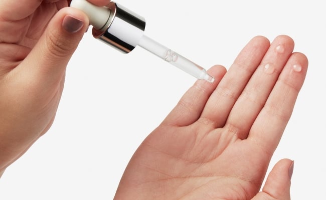Thoa serum đúng liều lượng cần thiết Thoa serum đúng liều lượng cần thiết