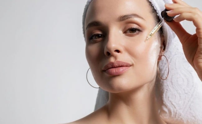 Vitamin C và Hyaluronic Acid: Sử Dụng Cái Nào Trước?