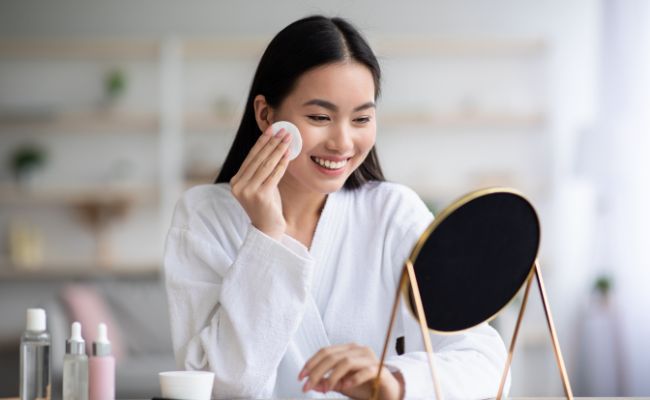 Nước hoa hồng là gì? Dùng nước hoa hồng có tác dụng gì?