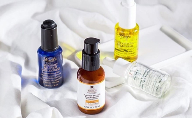 Serum dưỡng ẩm ở dạng lỏng chọn serum dưỡng ẩm