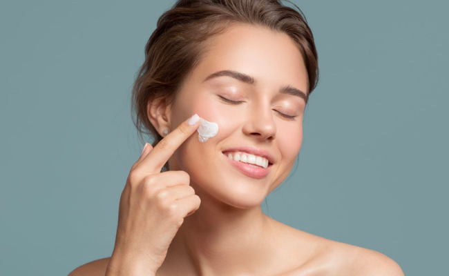 dùng kem dưỡng ẩm cho da hỗn hợp thiên dầu