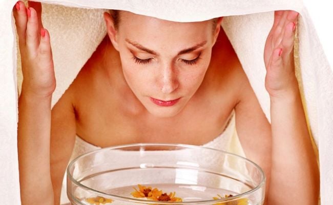 Xông hơi da mặt giảm mụn li ti