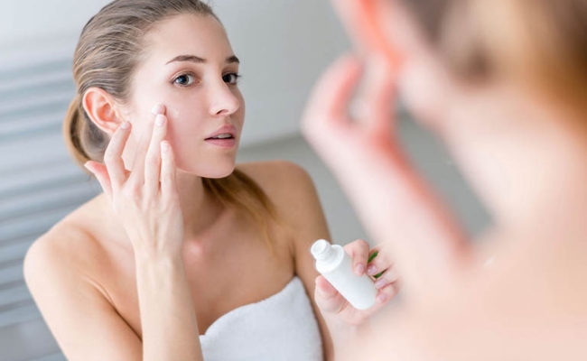 Luôn đảm bảo cấp ẩm và phục hồi đầy đủ cho da khi sử dụng Retinol và AHA/BHA Luôn đảm bảo cấp ẩm và phục hồi đầy đủ cho da khi sử dụng Retinol và AHA/BHA
