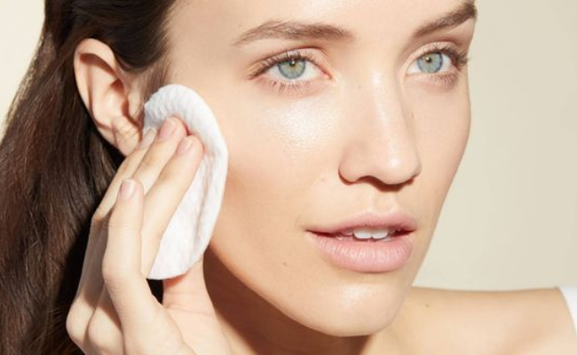 chăm sóc da hỗn hợp thiên dầu với toner