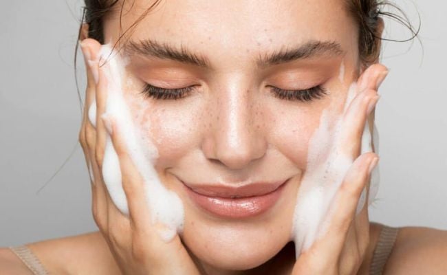 Lựa chọn sữa rửa mặt cho tuổi dậy thì phù hợp từng loại da