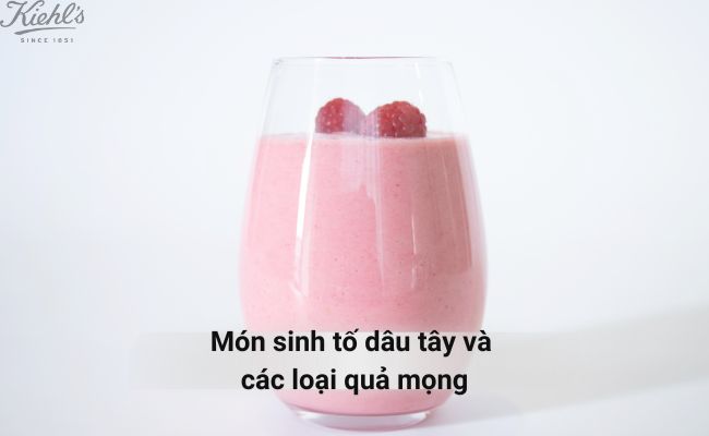 Món sinh tố dâu tây và các loại quả mọng