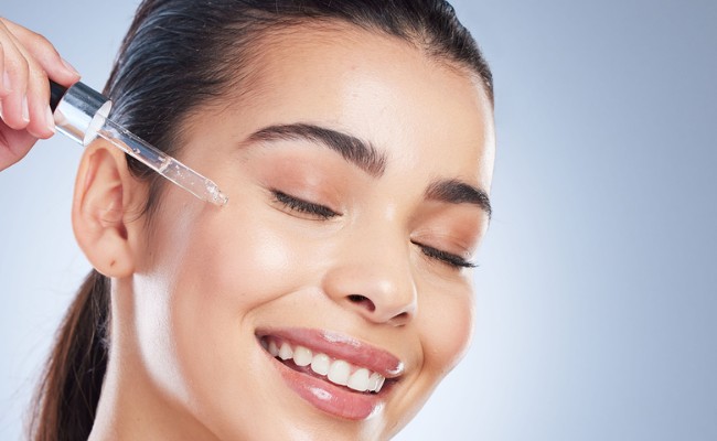 Công dụng của Vitamin C serum là gì? - Giảm nếp nhăn