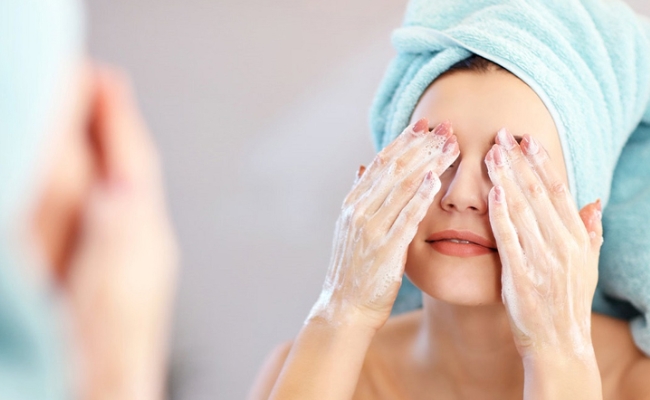Rửa mặt đúng cách để làm sạch da hiệu quả