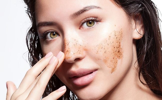 so sánh tẩy tế bào chết hóa học và tẩy tế bào chết vật lý
