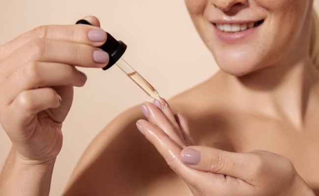 Serum Vitamin C có tác dụng bảo vệ da khỏi tác hại của tia UV