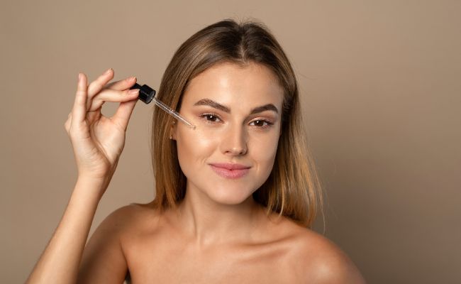 Chọn serum Vitamin C cho da khô có nồng độ an toàn, phù hợp
