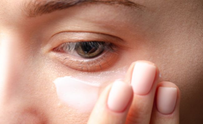 chăm sóc da dầu kem dưỡng mắt