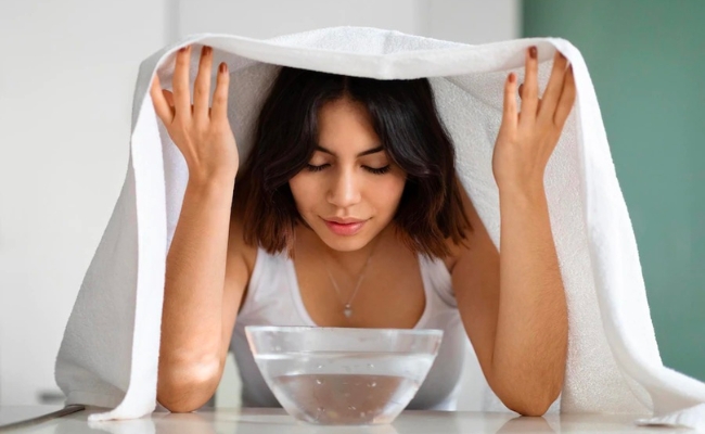 Cách lột mụn đầu đen tại nhà bằng Xông hơi và lấy nhân mụn đầu đen