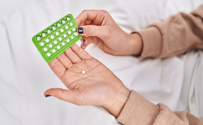 Sử dụng thuốc uống được bác sĩ kê đơn