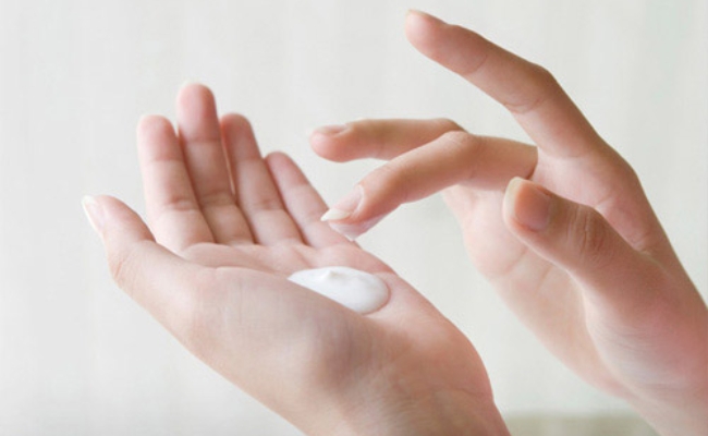 Tạo bọt mịn giúp sữa rửa mặt dễ dàng phát huy tác dụng làm sạch da tối đa Tạo bọt mịn giúp sữa rửa mặt dễ dàng phát huy tác dụng làm sạch da tối đa