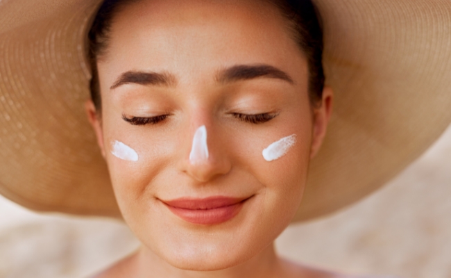 Thoa kem chống nắng nếu dùng Retinol vào buổi sáng