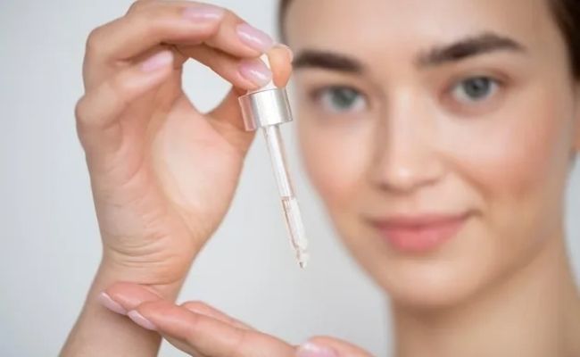 Sử dụng sản phẩm trị mụn ẩn chứa Retinoids