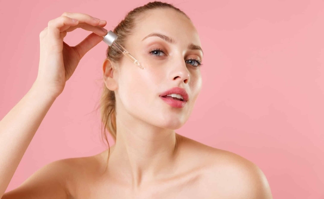 Chọn serum se khít lỗ chân lông dự vào thành phần